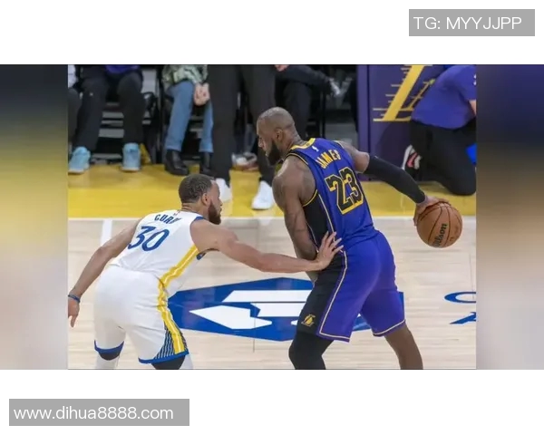 勇士大胜湖人，库里砍下30分，球队再次展现冠军实力