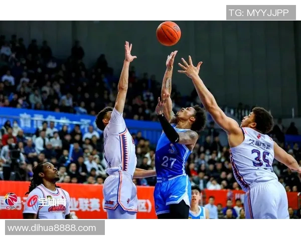 今日CBA精彩战况回顾各队表现及精彩瞬间分析